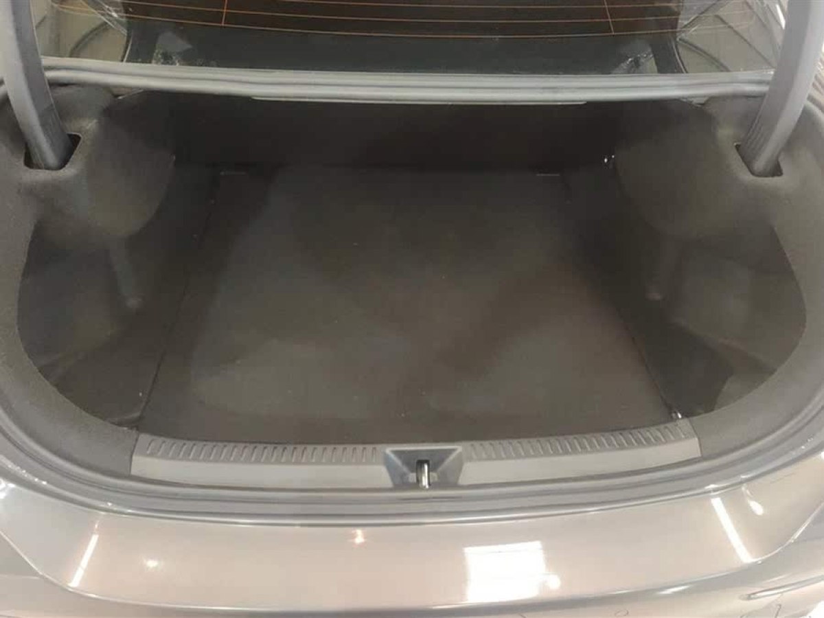 奔馳 奔馳A級  2019款  改款 A 200 L 運(yùn)動轎車圖片