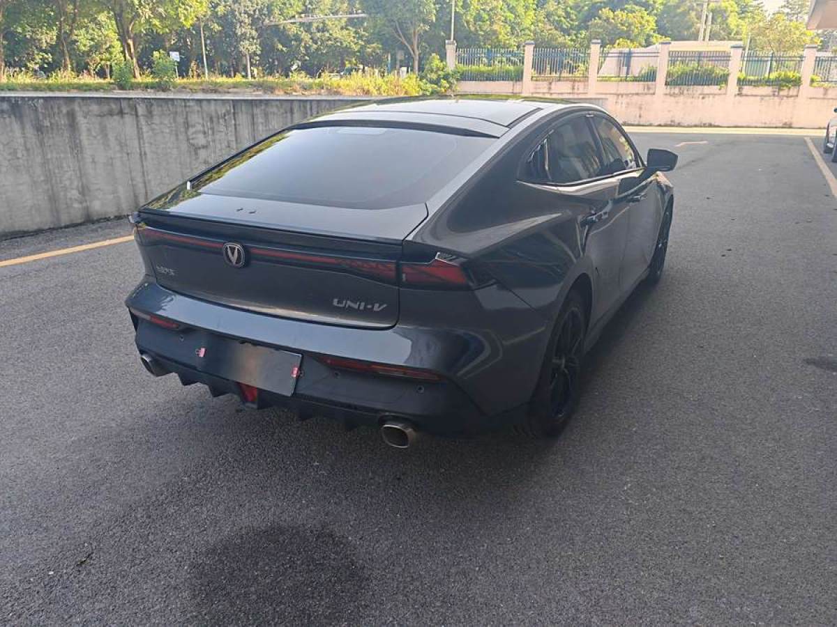 長(zhǎng)安 長(zhǎng)安UNI-V  2022款 1.5T 尊貴型圖片