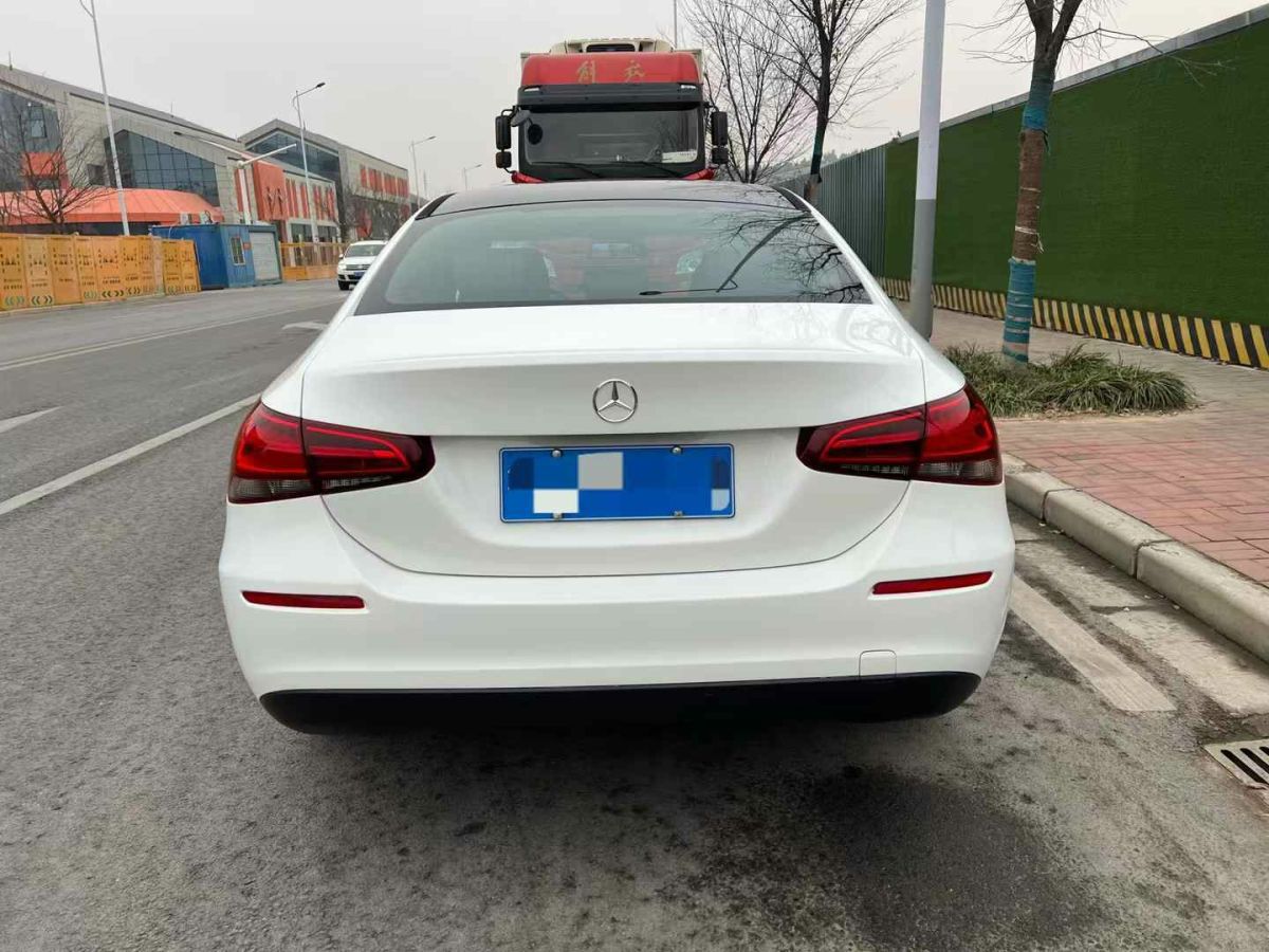 奔馳 奔馳A級  2019款  A 220 L 4MATIC 運動轎車圖片