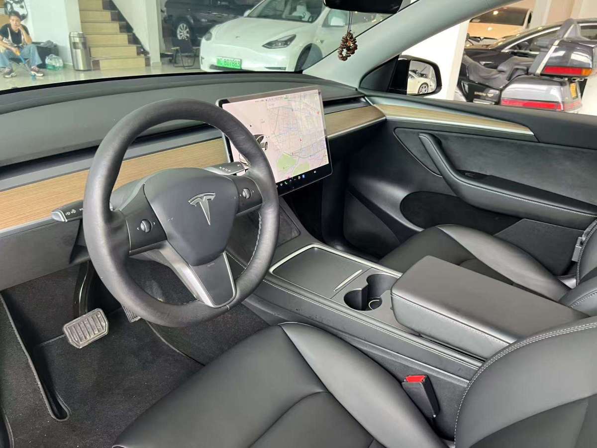 特斯拉 Model Y  2021款 標(biāo)準(zhǔn)續(xù)航后驅(qū)版圖片