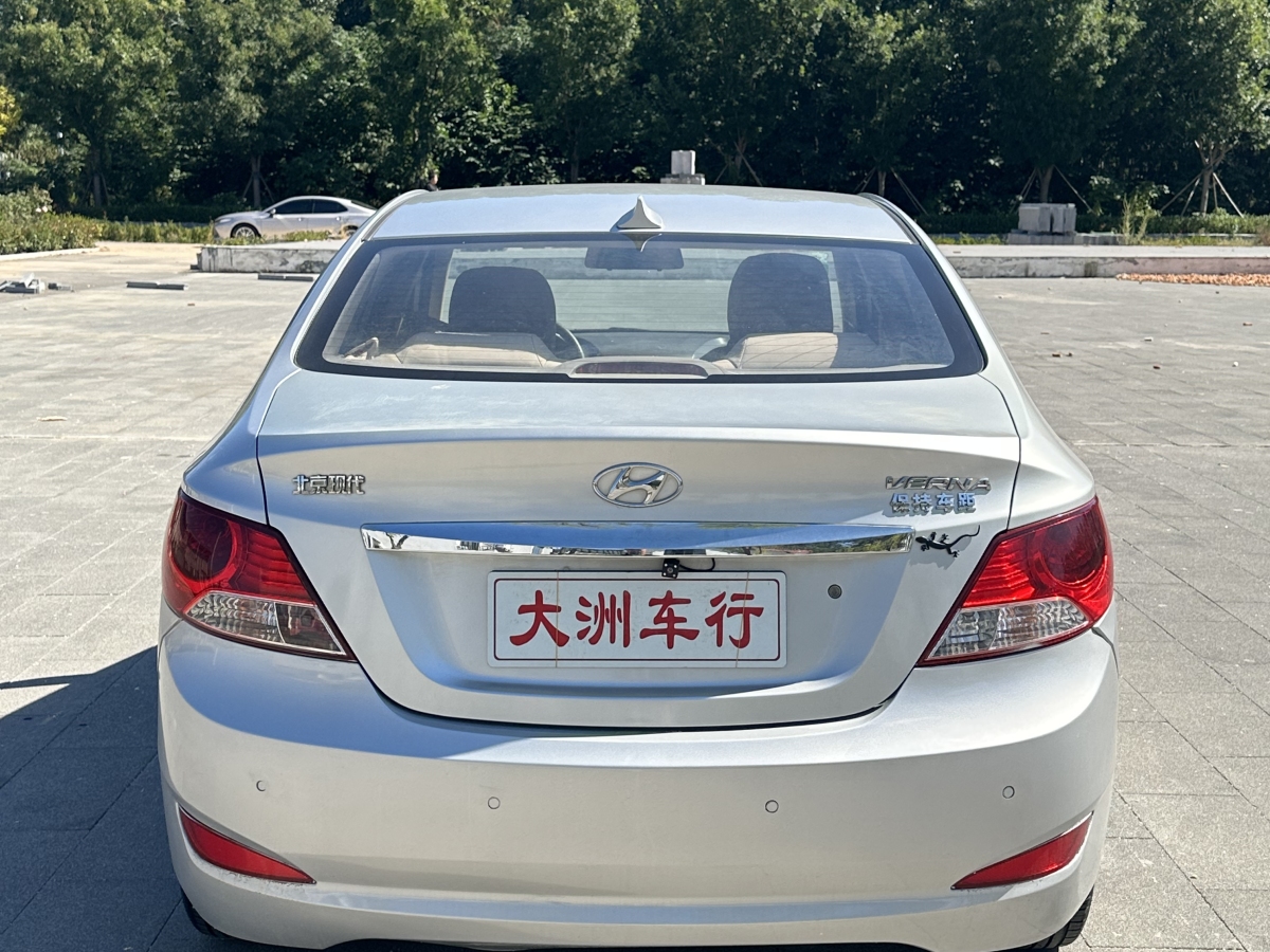 現(xiàn)代 瑞納  2010款 三廂 1.4L 手動舒適型GS圖片