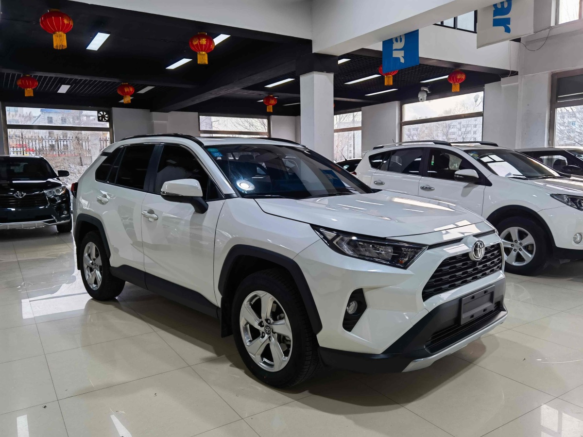 豐田 RAV4  2018款 榮放 2.0L CVT兩驅(qū)風(fēng)尚版圖片