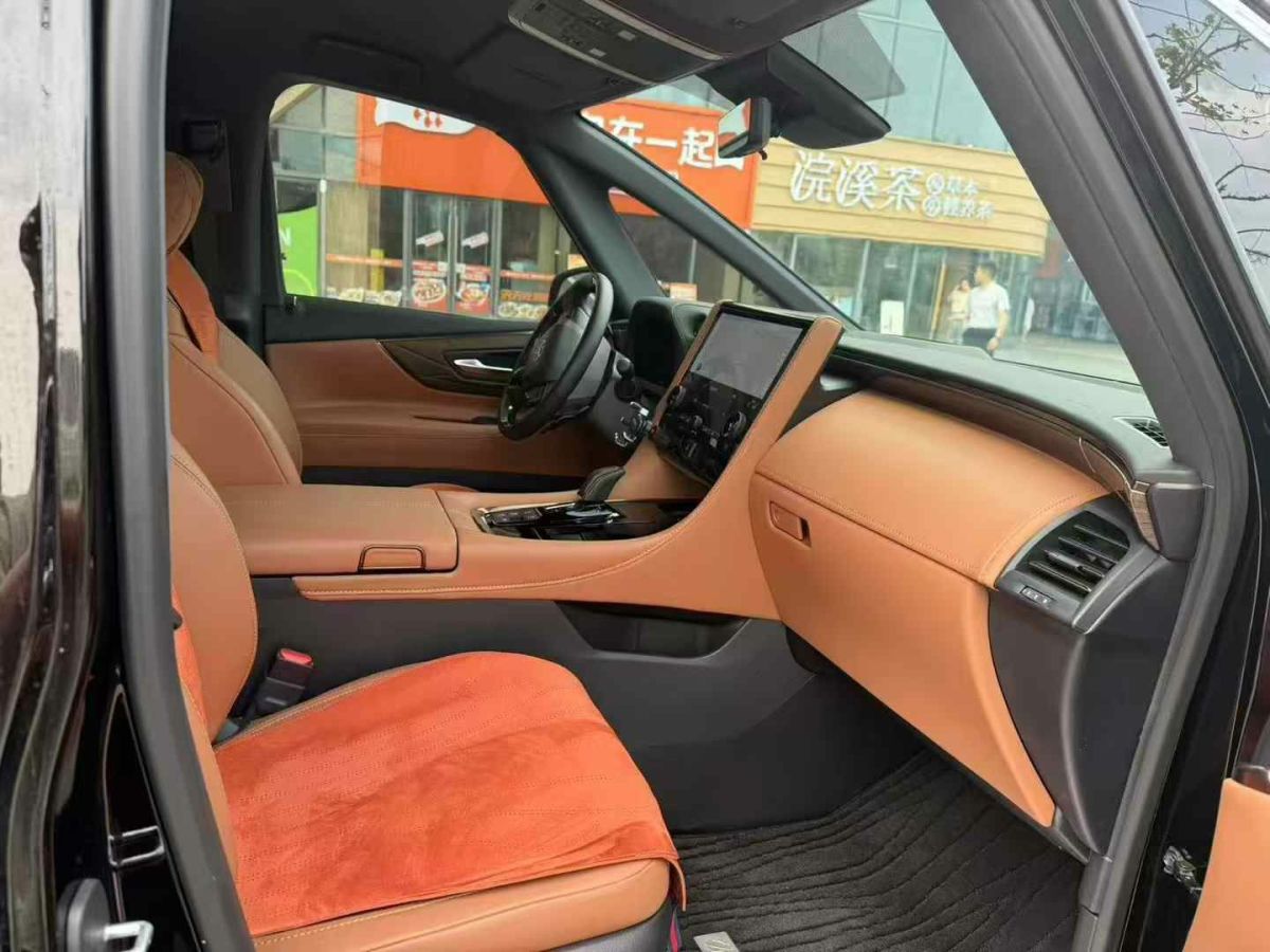 豐田 埃爾法  2025款 雙擎 2.5L 尊貴黃金版圖片