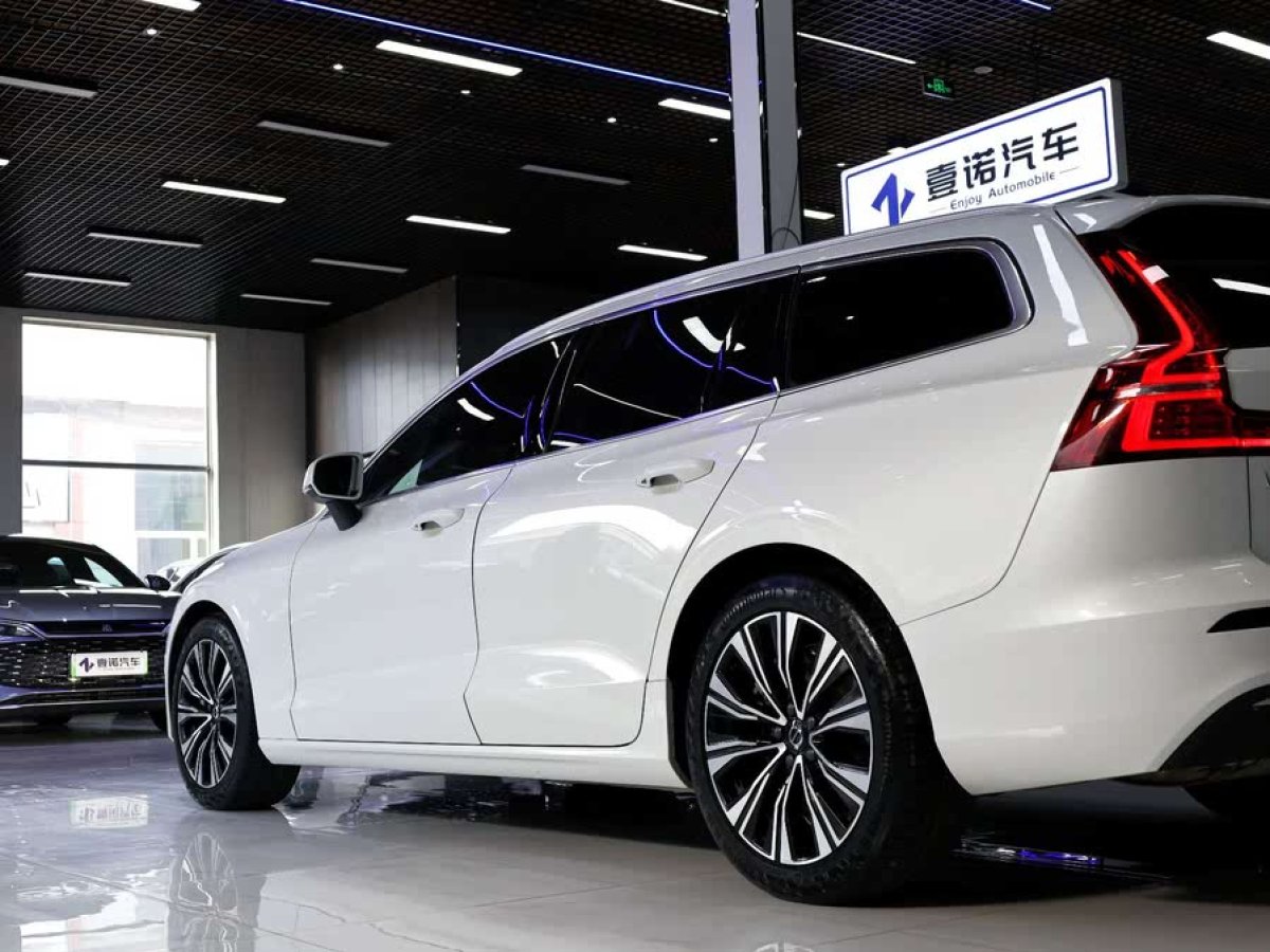 沃爾沃 V60  2023款 B5 智遠(yuǎn)豪華版圖片