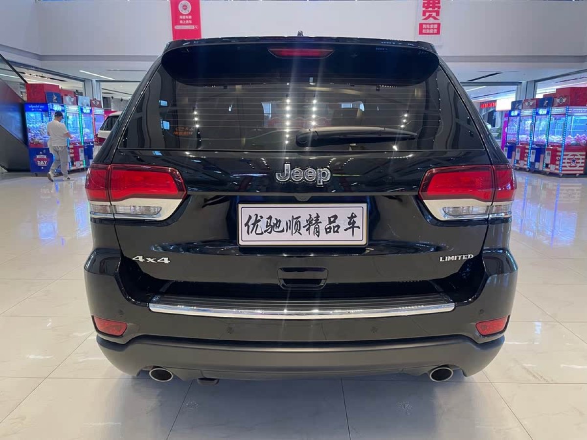 Jeep 大切諾基  2020款 3.0L 精英導(dǎo)航版圖片