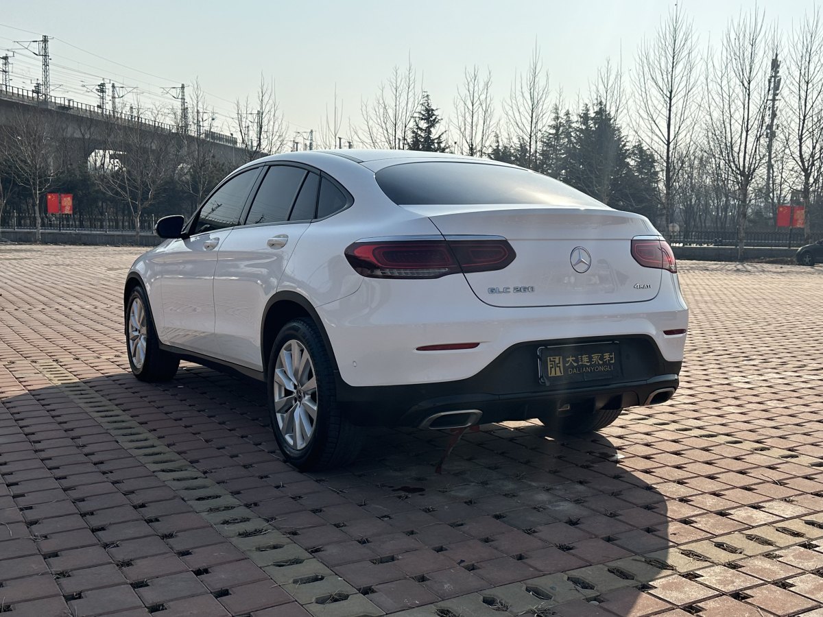 奔馳 奔馳GLC  2022款 改款 GLC 260 4MATIC 轎跑SUV圖片