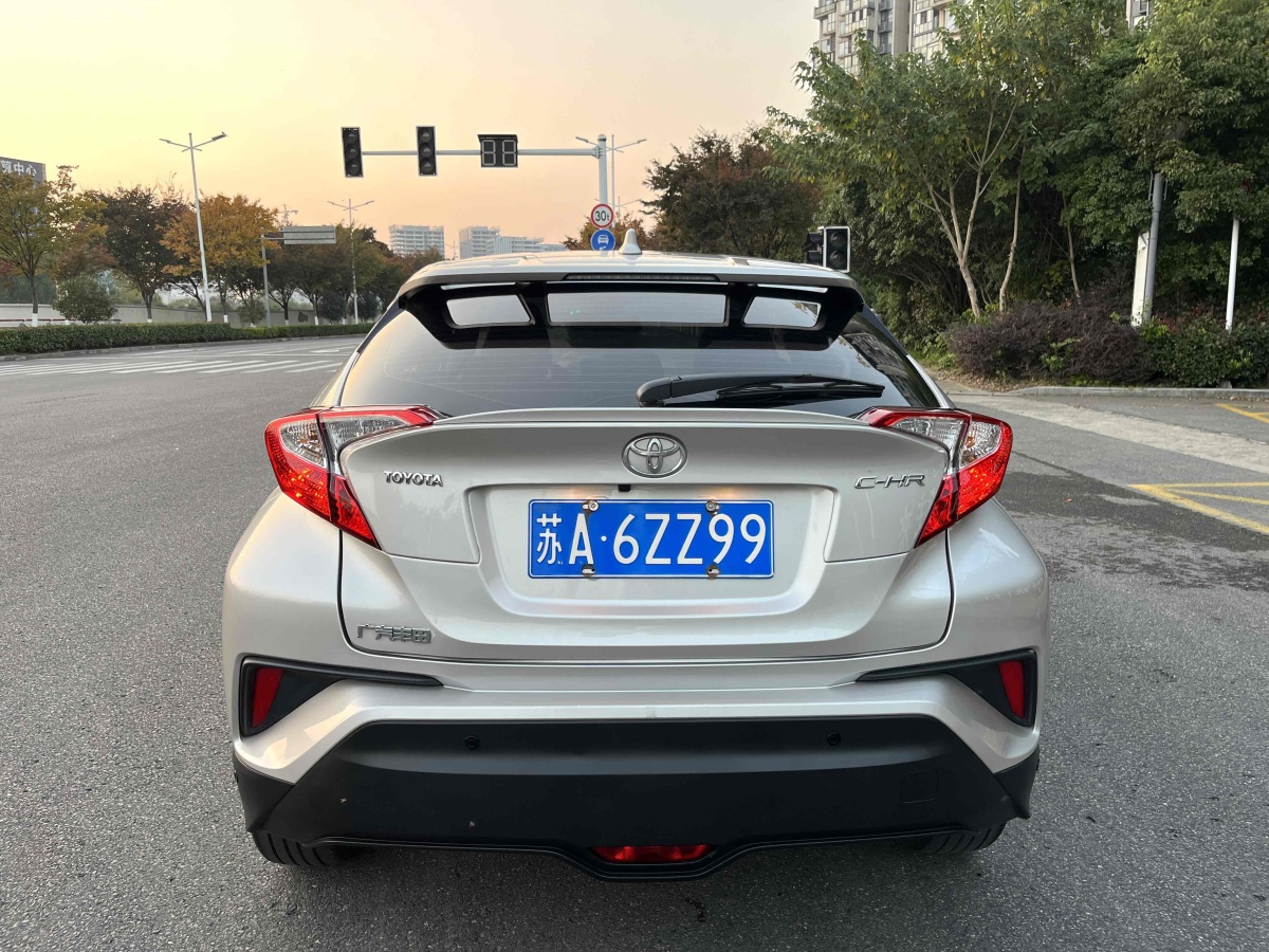 豐田 C-HR  2020款 2.0L 領(lǐng)先版圖片