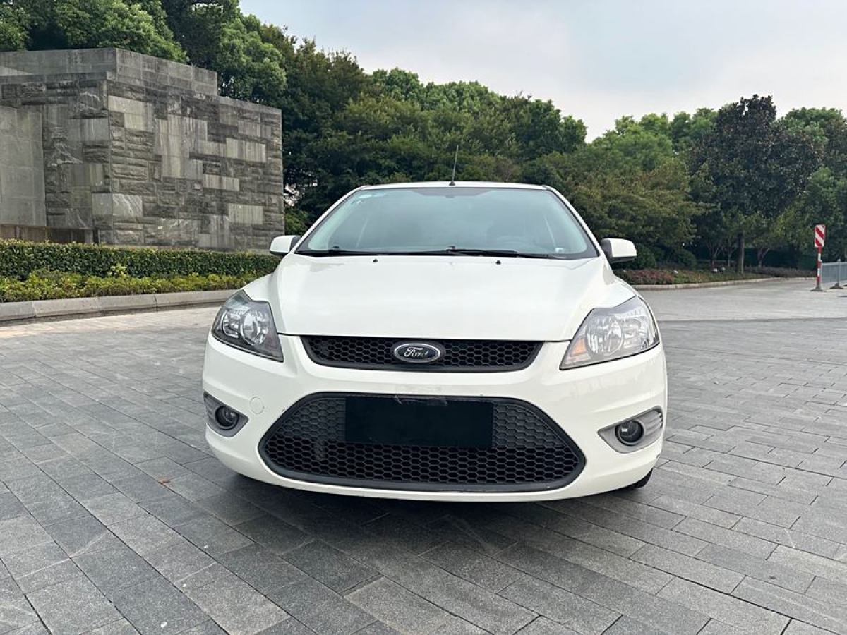 福特 ?？怂? 2013款 兩廂經(jīng)典 1.8L 手動基本型圖片