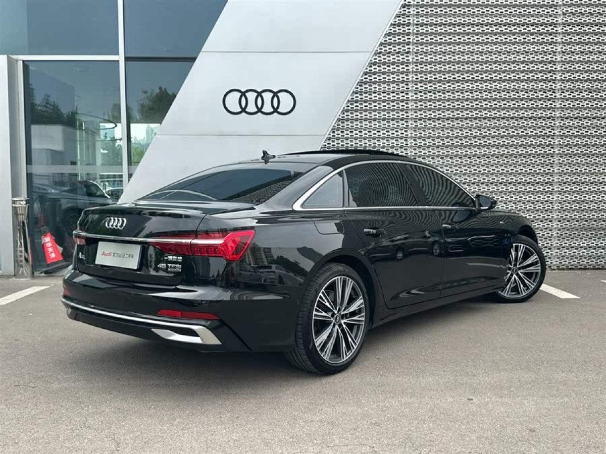 奧迪 奧迪A6L  2023款 改款 45 TFSI quattro 臻選動(dòng)感型圖片