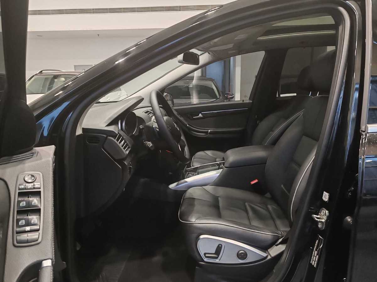 2018年3月奔驰 奔驰R级  2017款 R 320 4MATIC 商务型臻藏版