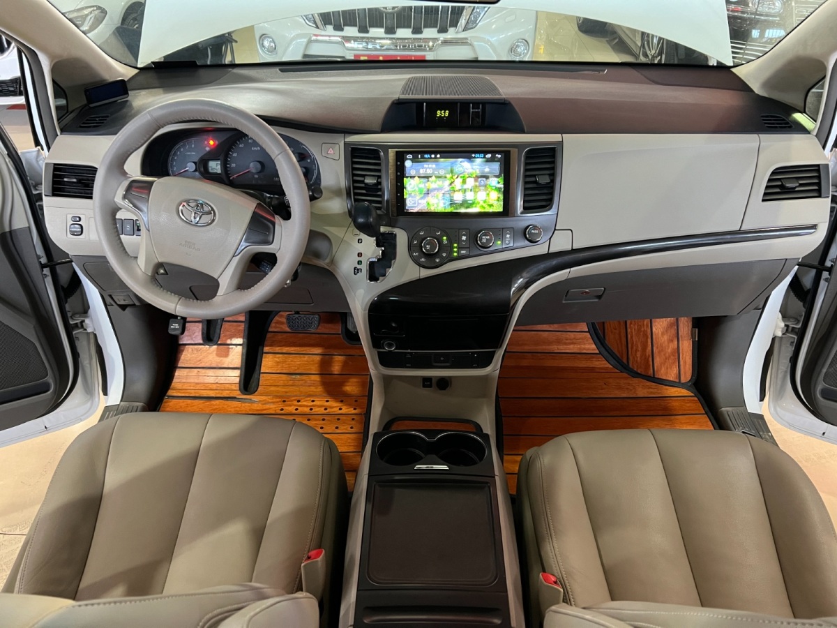 2014年5月丰田 塞纳  2015款 3.5L 两驱L