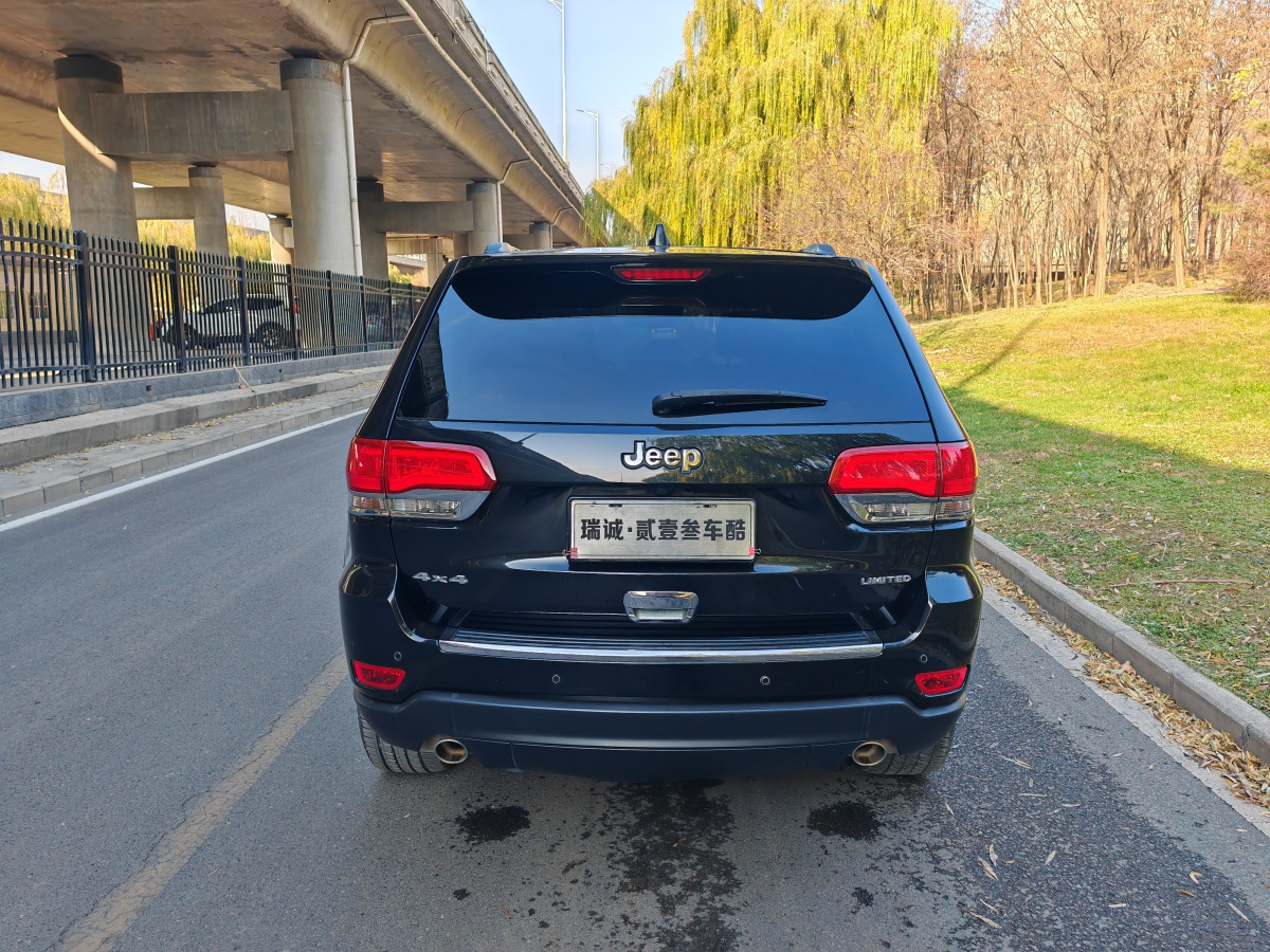 Jeep 大切諾基  2016款 3.0L 精英導(dǎo)航版圖片