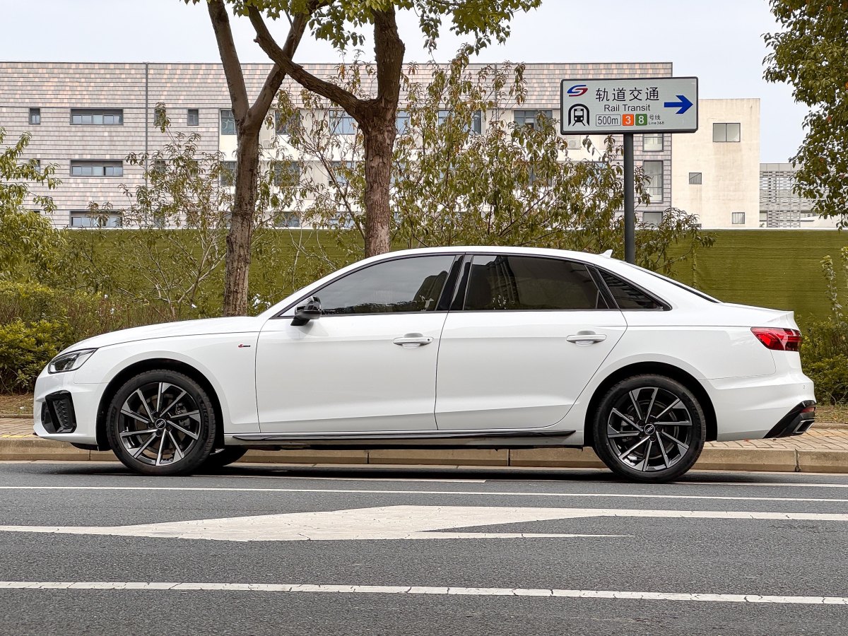 2023年10月奧迪 奧迪A4L  2023款 40 TFSI 豪華動感型