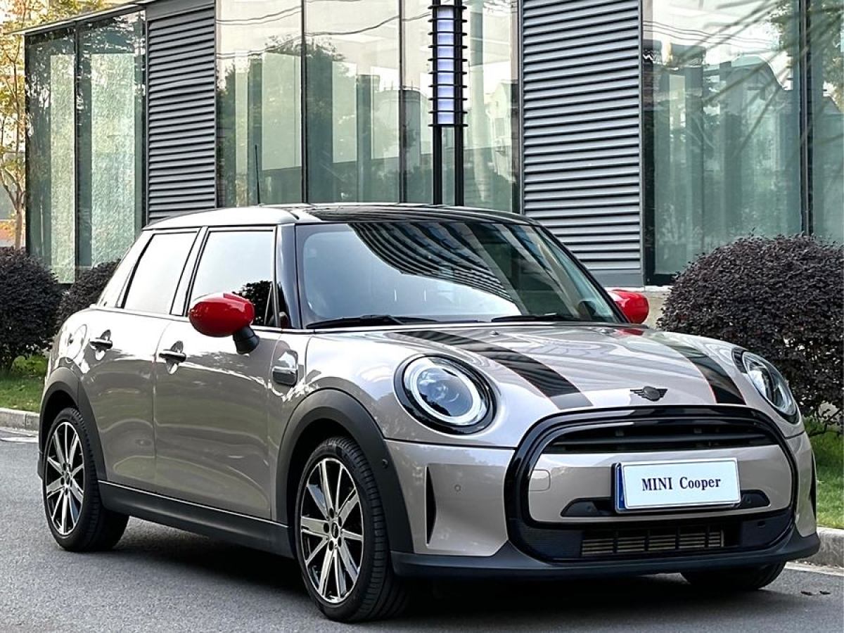 MINI MINI  2023款 1.5T COOPER 藝術(shù)家 五門版圖片