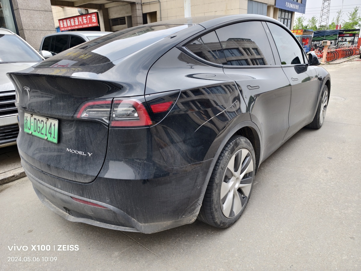 特斯拉 Model Y  2021款 改款 標(biāo)準(zhǔn)續(xù)航后驅(qū)升級(jí)版圖片