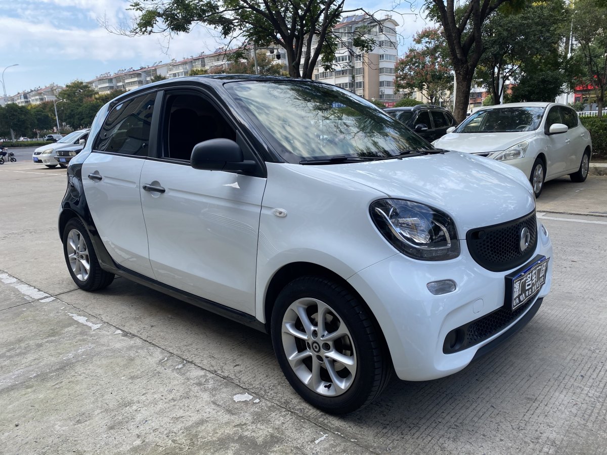 2019年1月smart forfour  2018款 1.0L 52千瓦靈動版