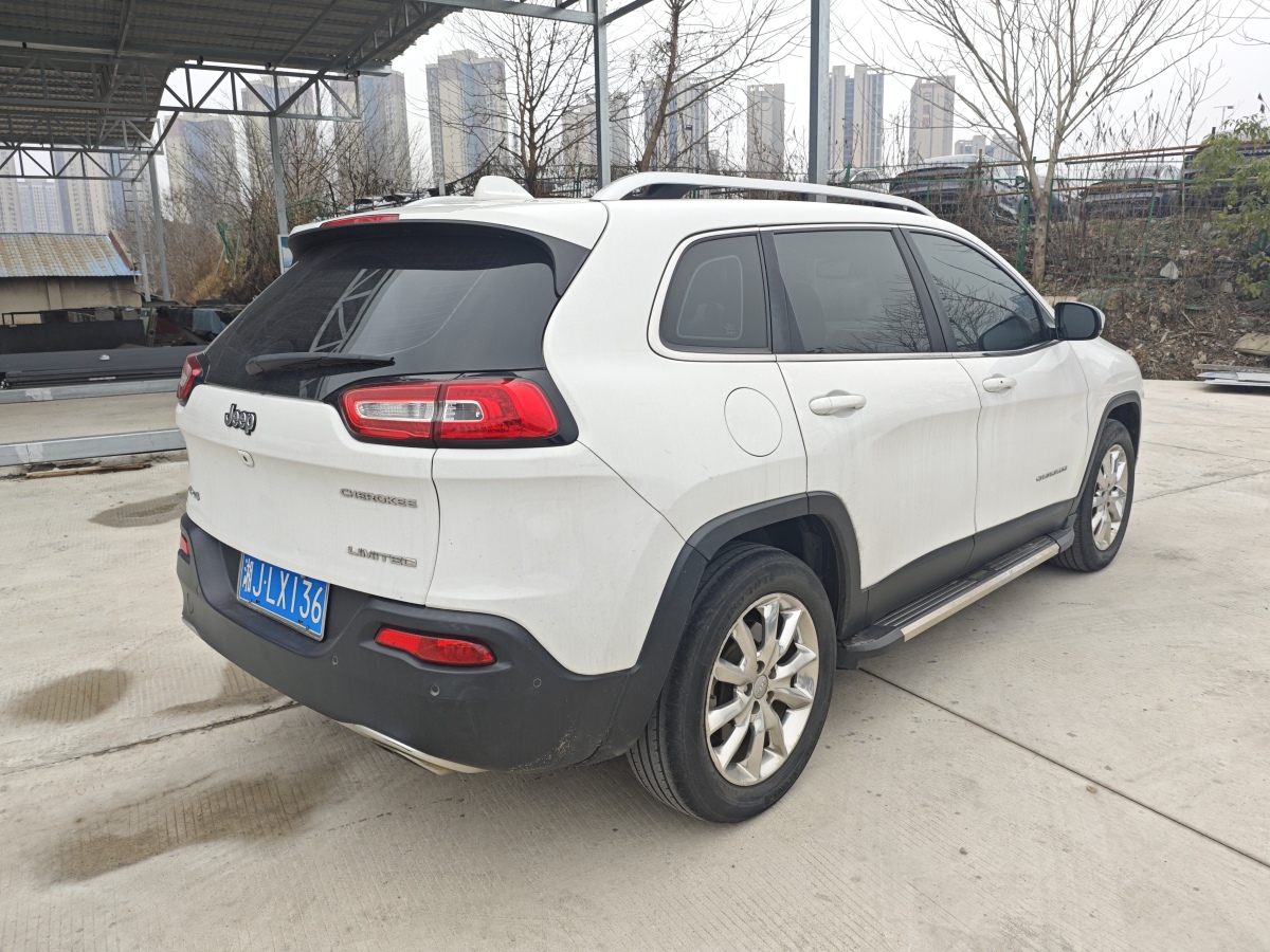 Jeep 自由光  2016款 2.4L 優(yōu)越版圖片