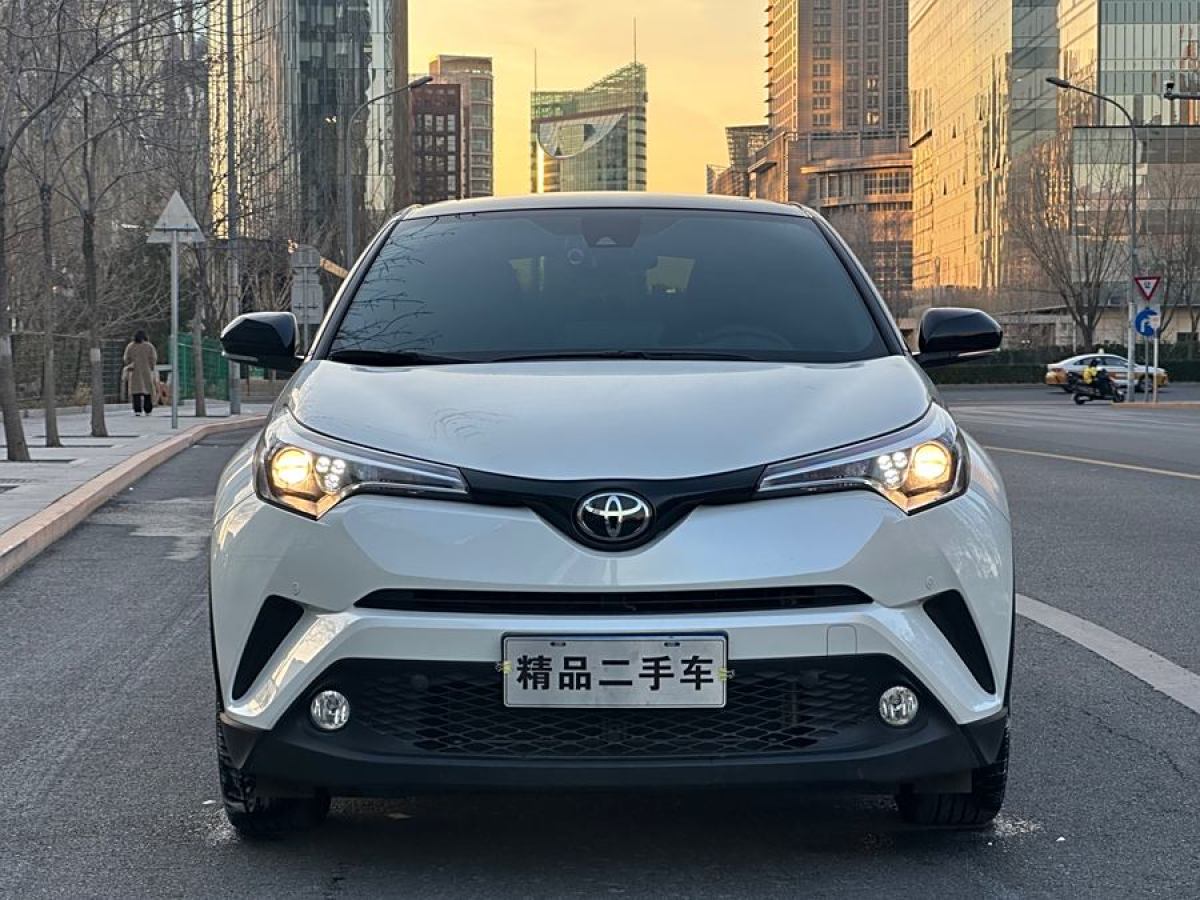 豐田 C-HR  2018款 2.0L 領(lǐng)先天窗版 國VI圖片