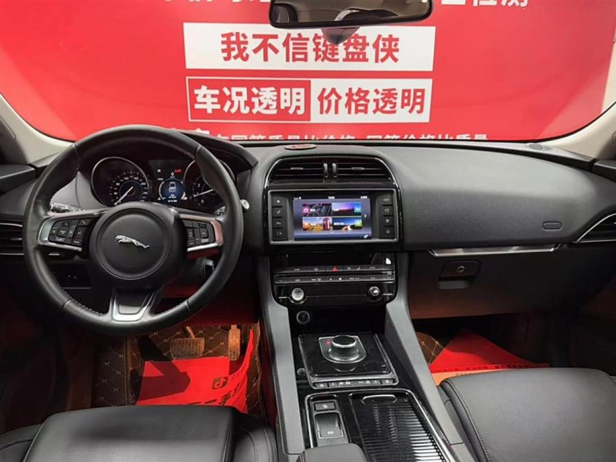 捷豹 F-PACE  2018款 2.0T 四驅(qū)都市尊享版圖片