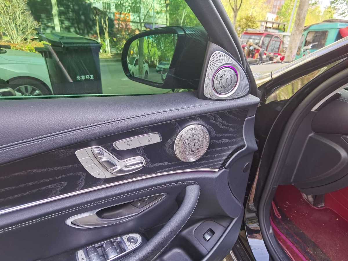 2017年9月奔驰 奔驰E级  2017款 E 300 L 运动时尚型