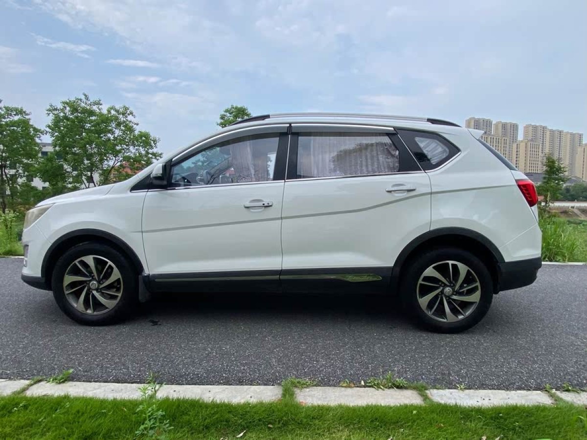 寶駿 560  2015款 1.8L 手動豪華型圖片