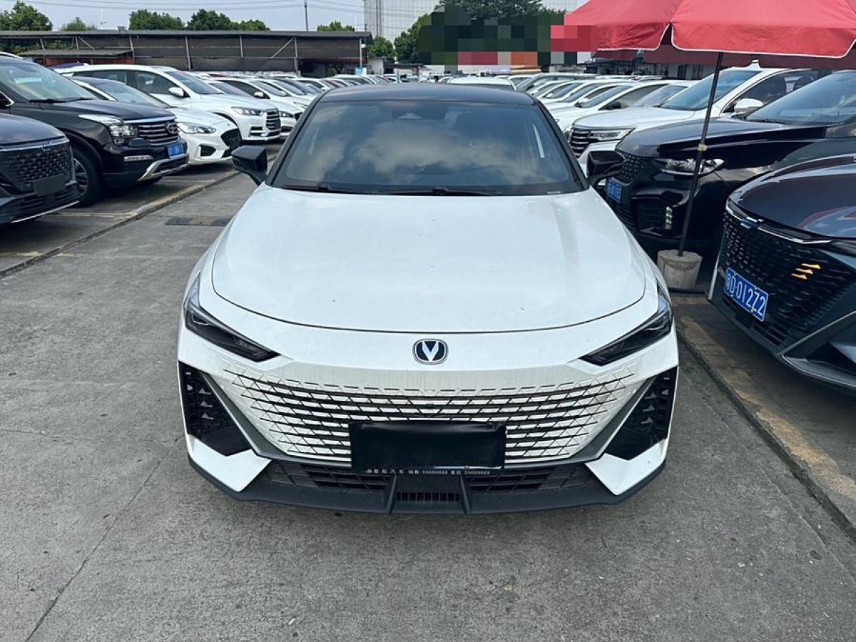 長(zhǎng)安 長(zhǎng)安UNI-V  2022款 1.5T 尊貴型圖片