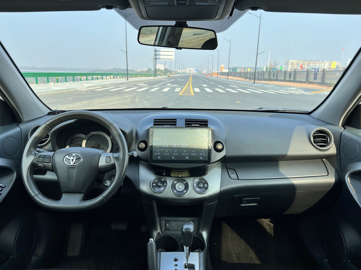 豐田 RAV4  2019款 榮放 2.0L CVT兩驅(qū)先鋒版圖片