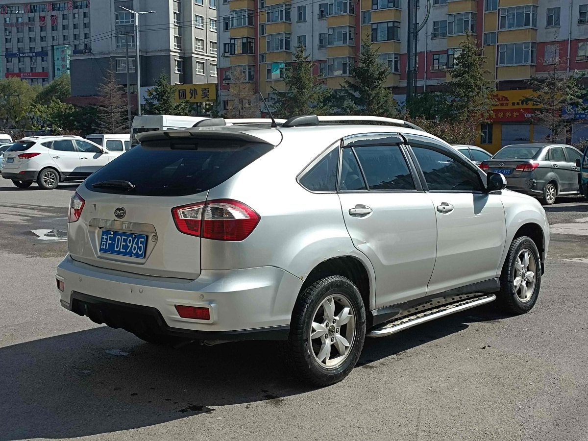 2011年8月比亞迪 S6  2011款 2.0L 手動(dòng)尊貴型