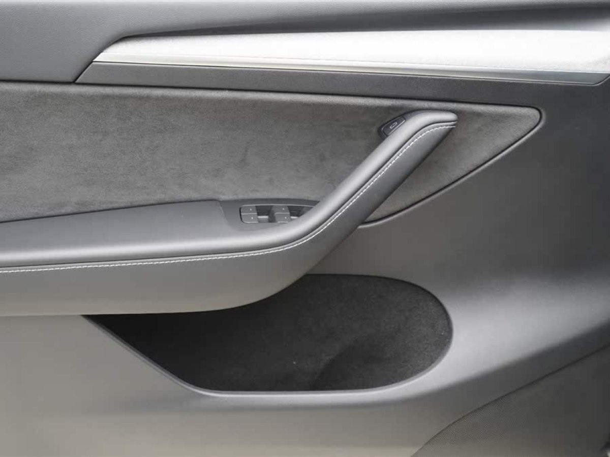 特斯拉 Model Y  2023款 后輪驅(qū)動版圖片