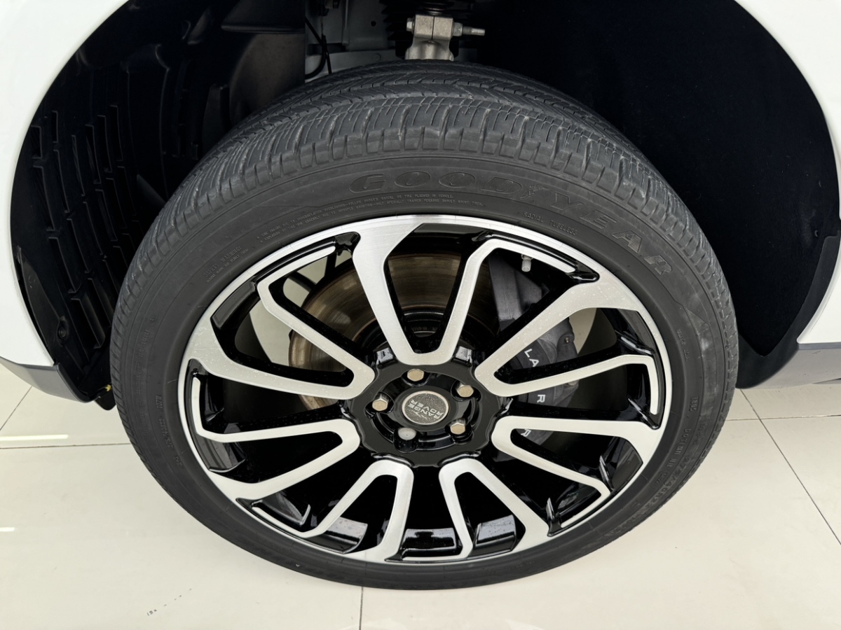 路虎 攬勝  2022款 3.0 L6 360PS 盛世版圖片