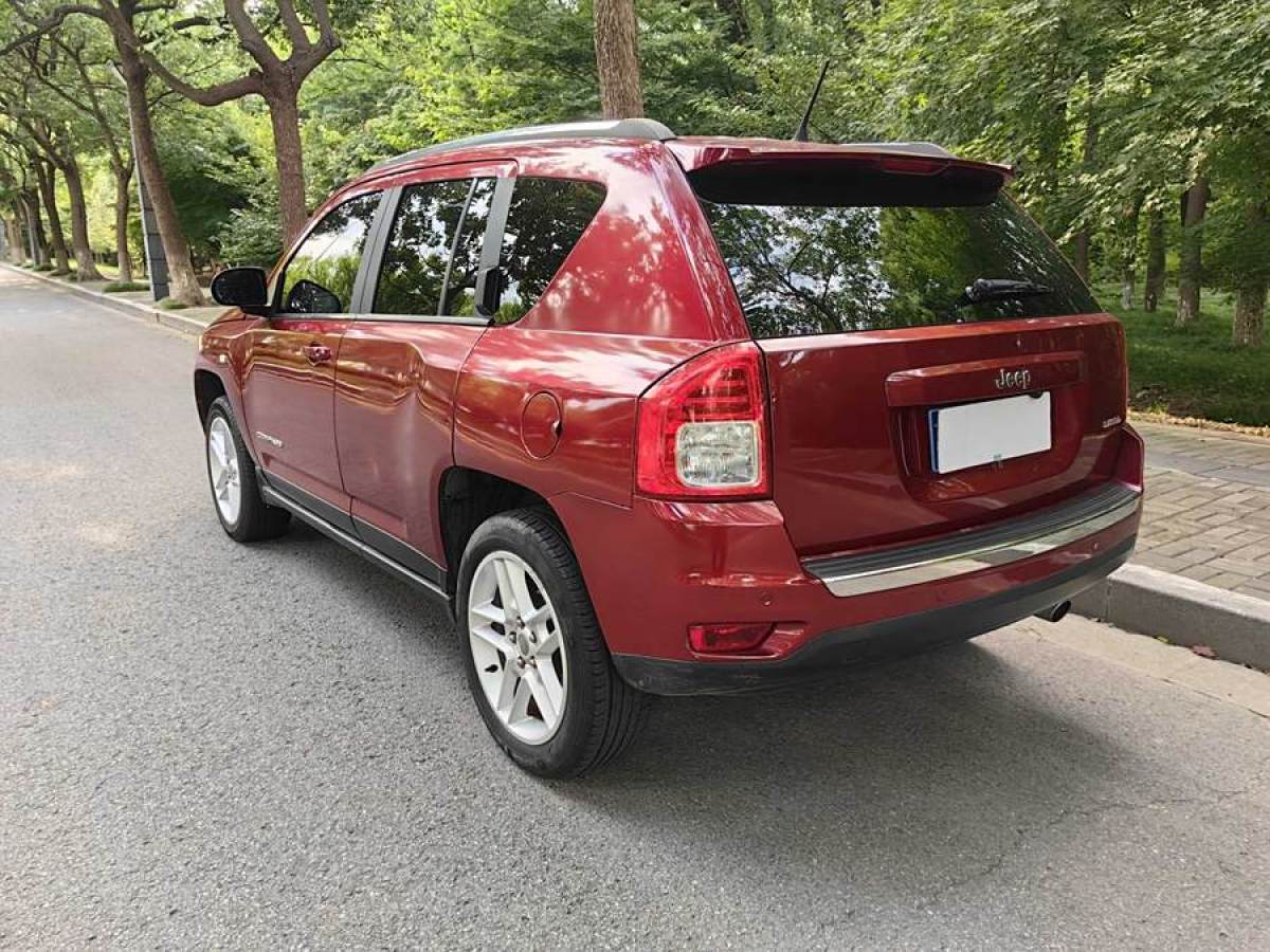 Jeep 指南者  2012款 2.4L 四驅(qū)豪華導(dǎo)航版圖片