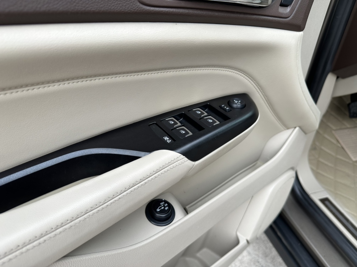 凱迪拉克 SRX  2015款 3.0L 精英型圖片