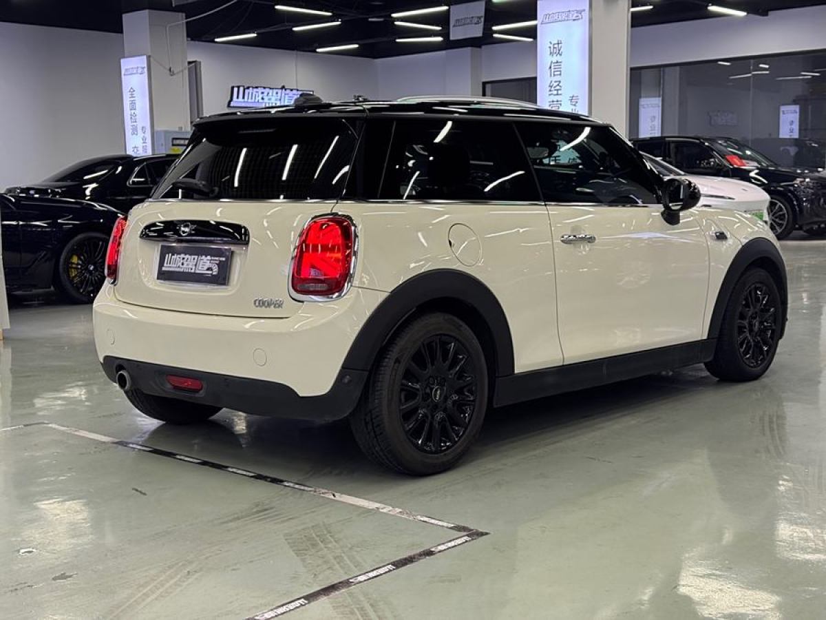 MINI COUNTRYMAN  2018款 1.5T COOPER 經(jīng)典派圖片