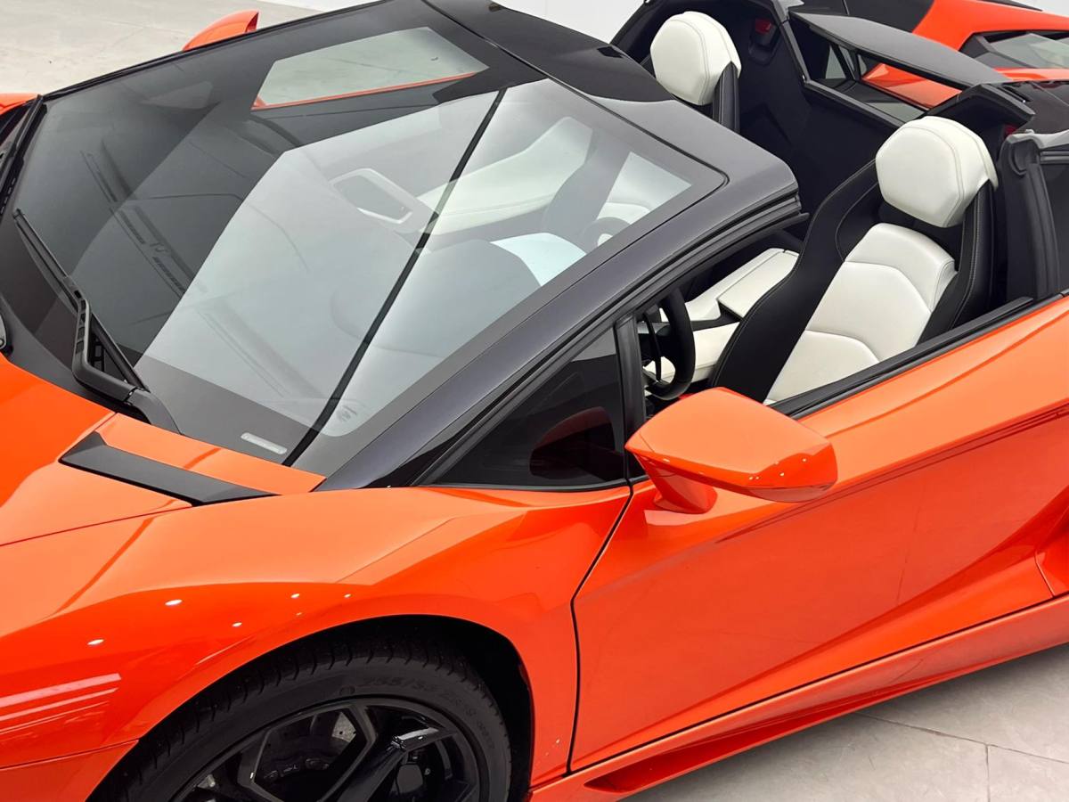 2015年2月蘭博基尼 Aventador  2013款 LP 700-4 Roadster