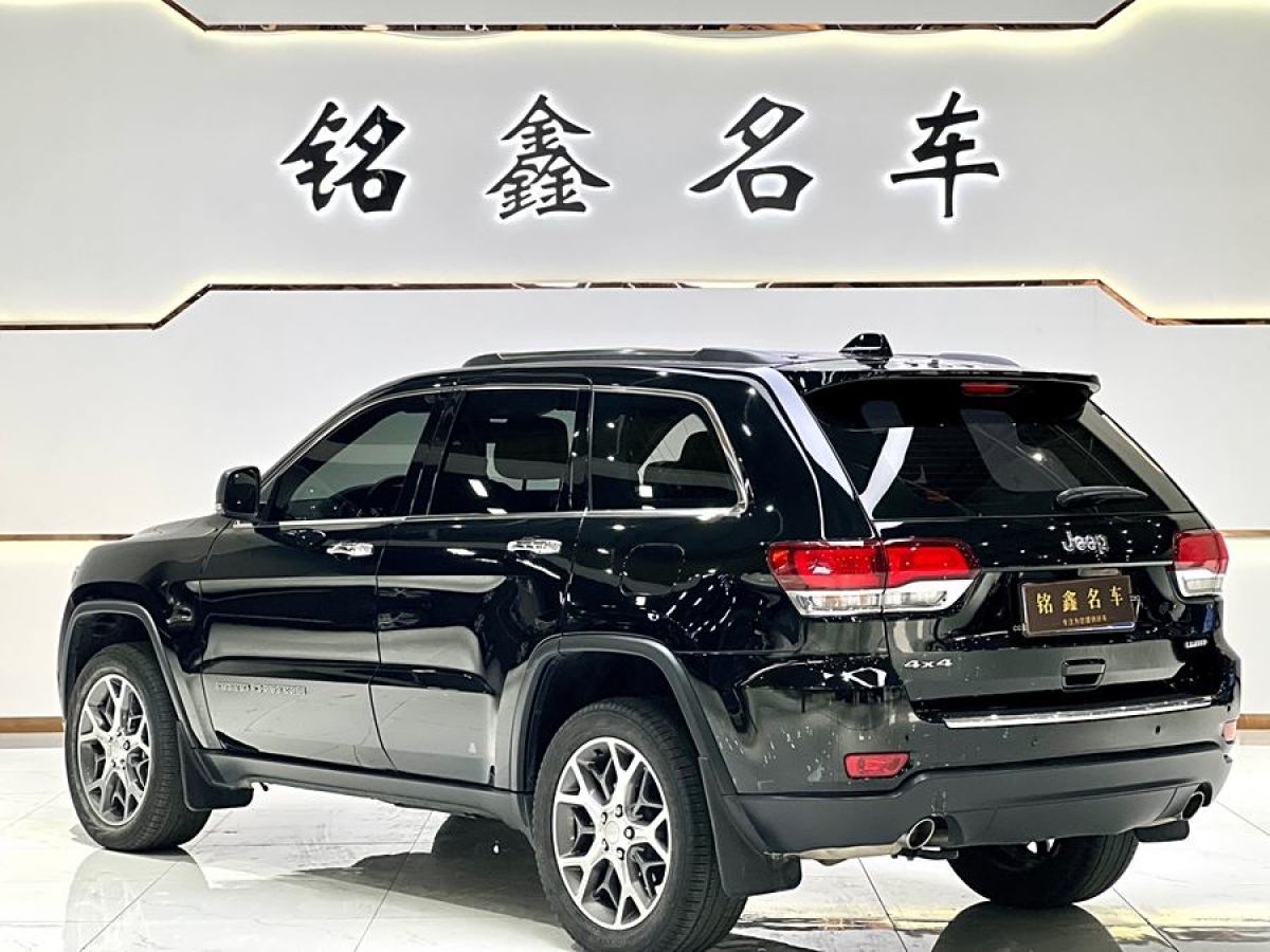 Jeep 大切諾基  2020款 3.0L 精英導(dǎo)航版圖片