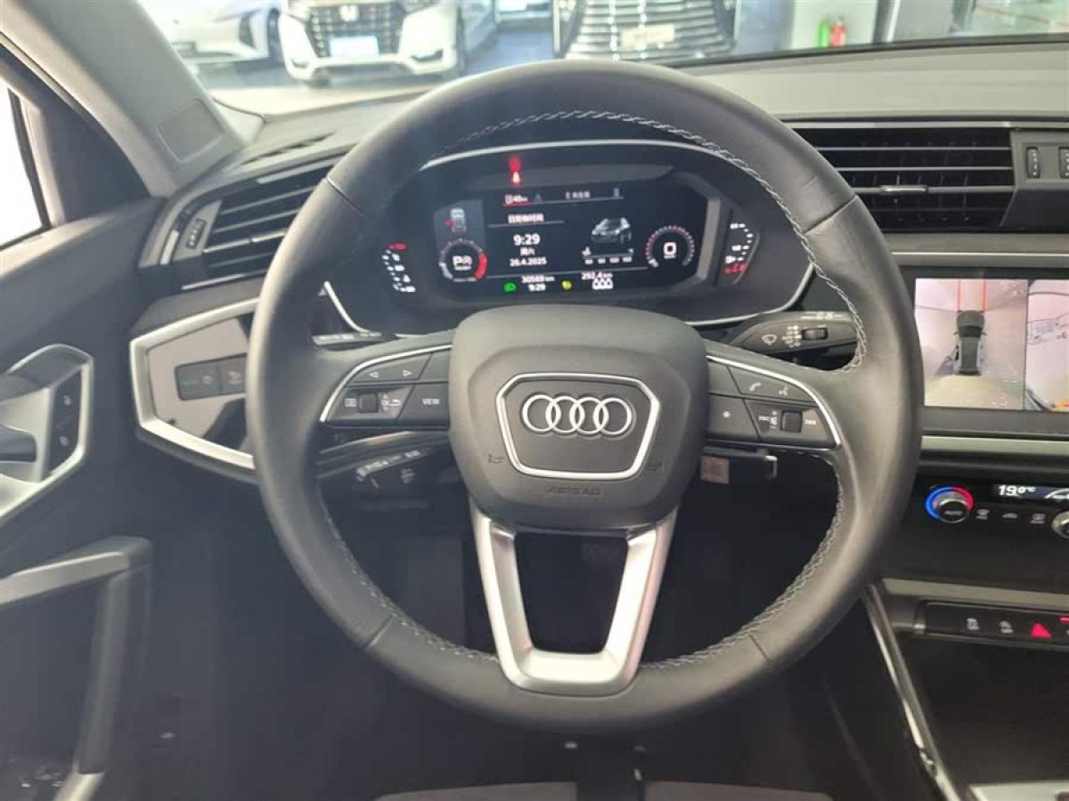 奧迪 奧迪Q3  2019款  35 TFSI 進(jìn)取動(dòng)感型圖片