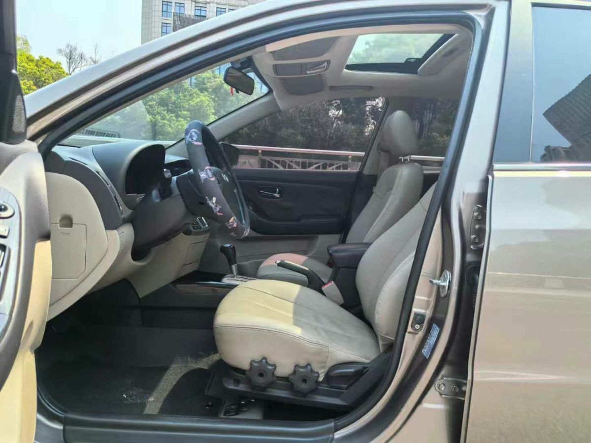 現(xiàn)代 朗動  2013款 1.6L 自動領(lǐng)先型圖片