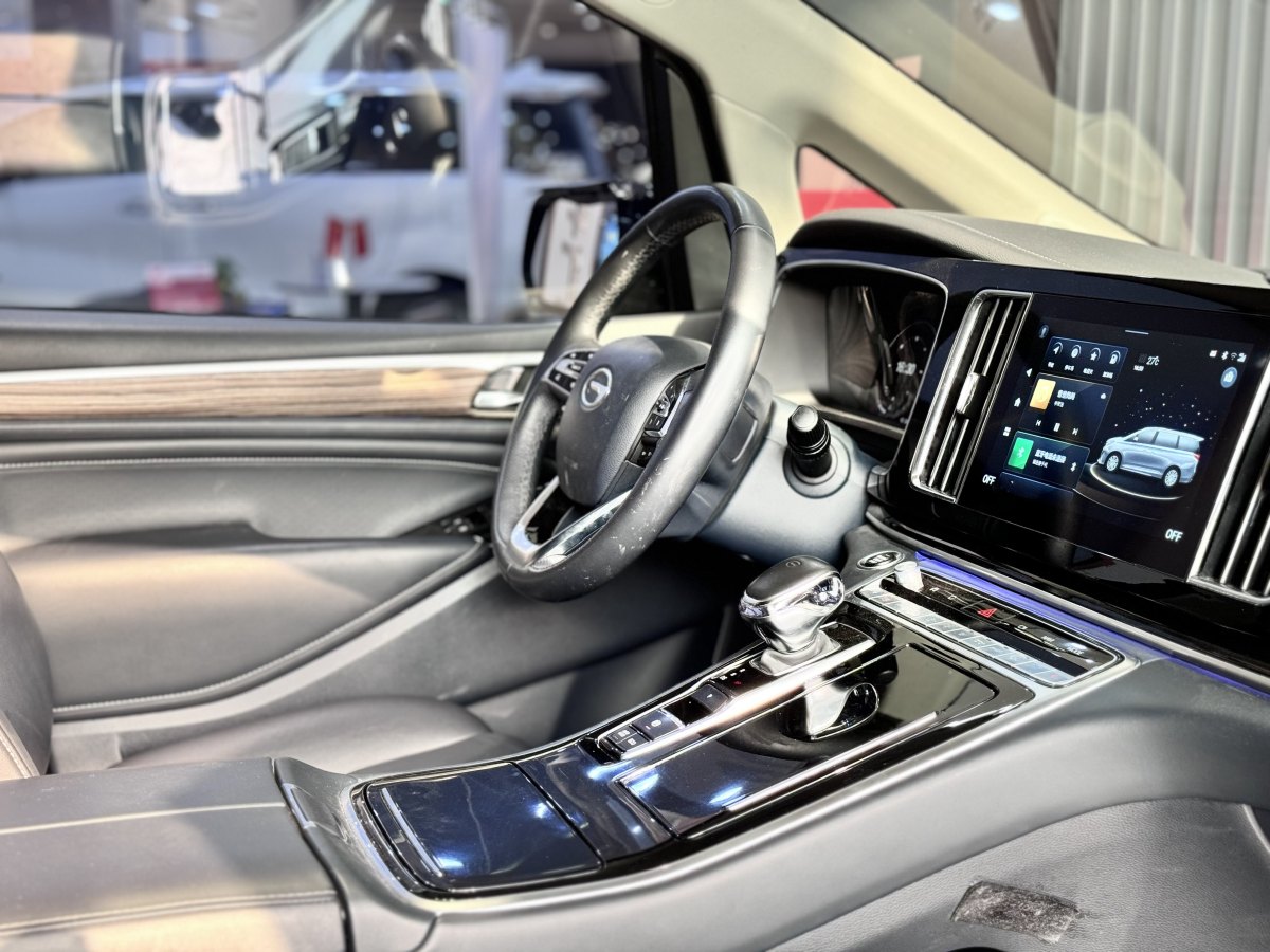 廣汽傳祺 M8  2021款 領(lǐng)秀系列 390T 至尊版圖片