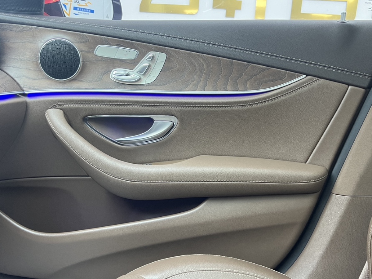 2023年1月奔驰 奔驰E级新能源  2023款 E 350 e L 插电式混合动力轿车