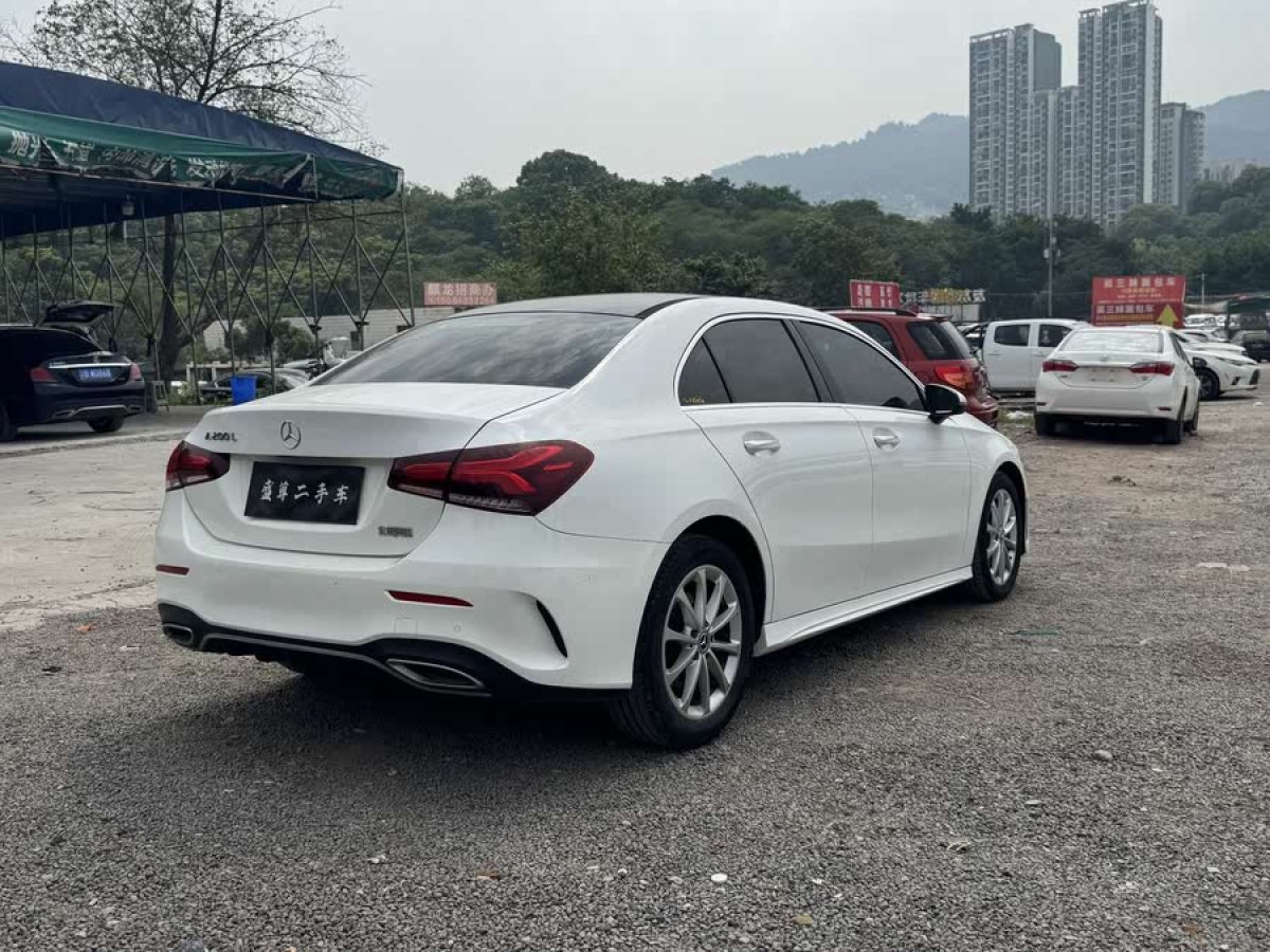 奔馳 奔馳A級  2020款 改款 A 200 L 運動轎車動感型圖片
