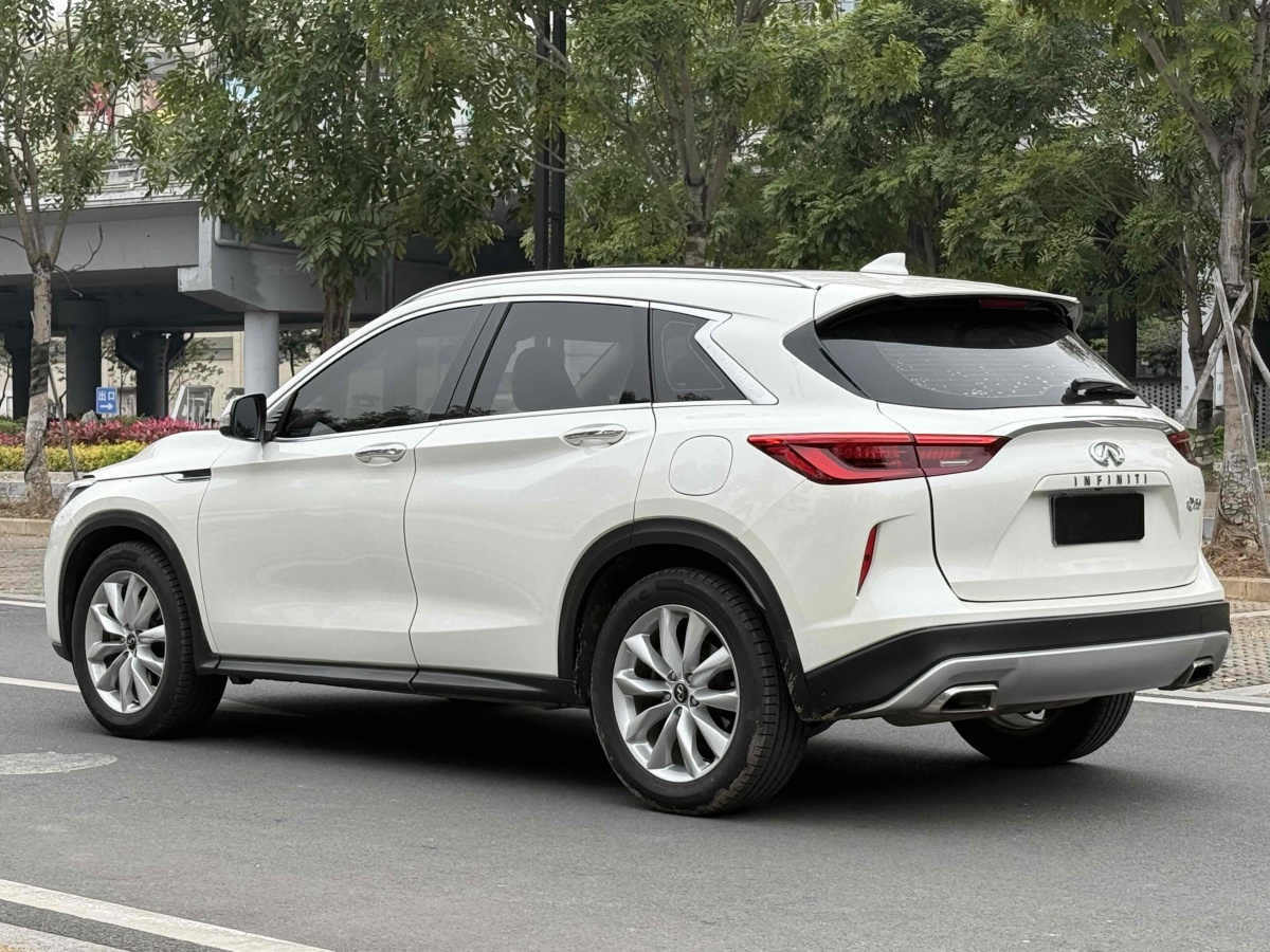 英菲尼迪 QX50  2018款 QX50 2.0T CVT兩驅(qū)時尚版圖片