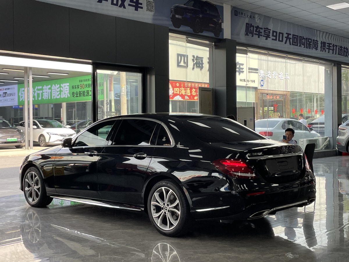 奔驰 奔驰E级  2020款 E 300 L 运动豪华型图片