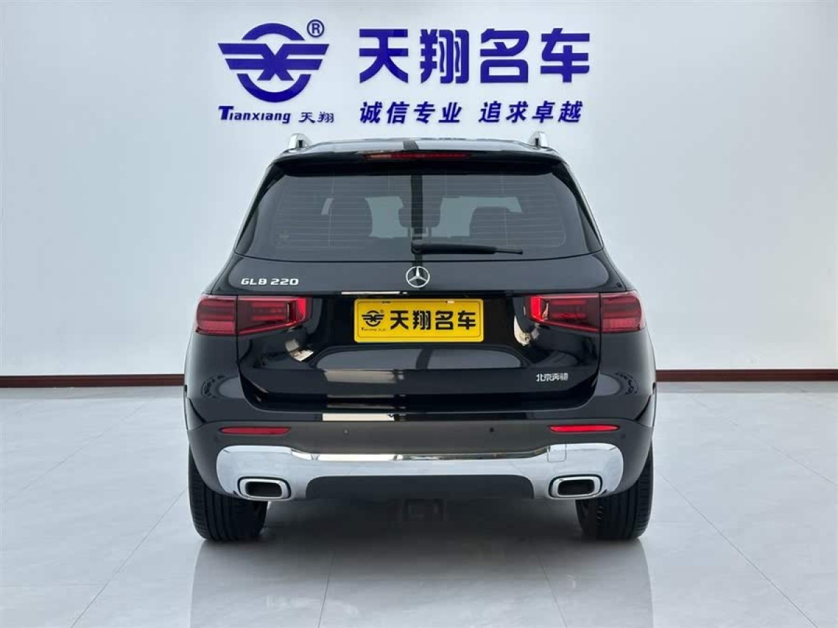 奔馳 奔馳GLB  2024款 改款 GLB 220 時(shí)尚型圖片