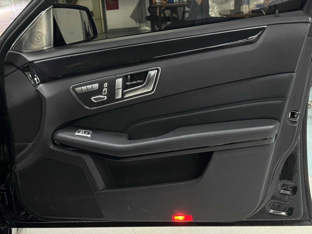 2015年12月奔驰 奔驰E级  2015款 改款 E 260 L 运动型
