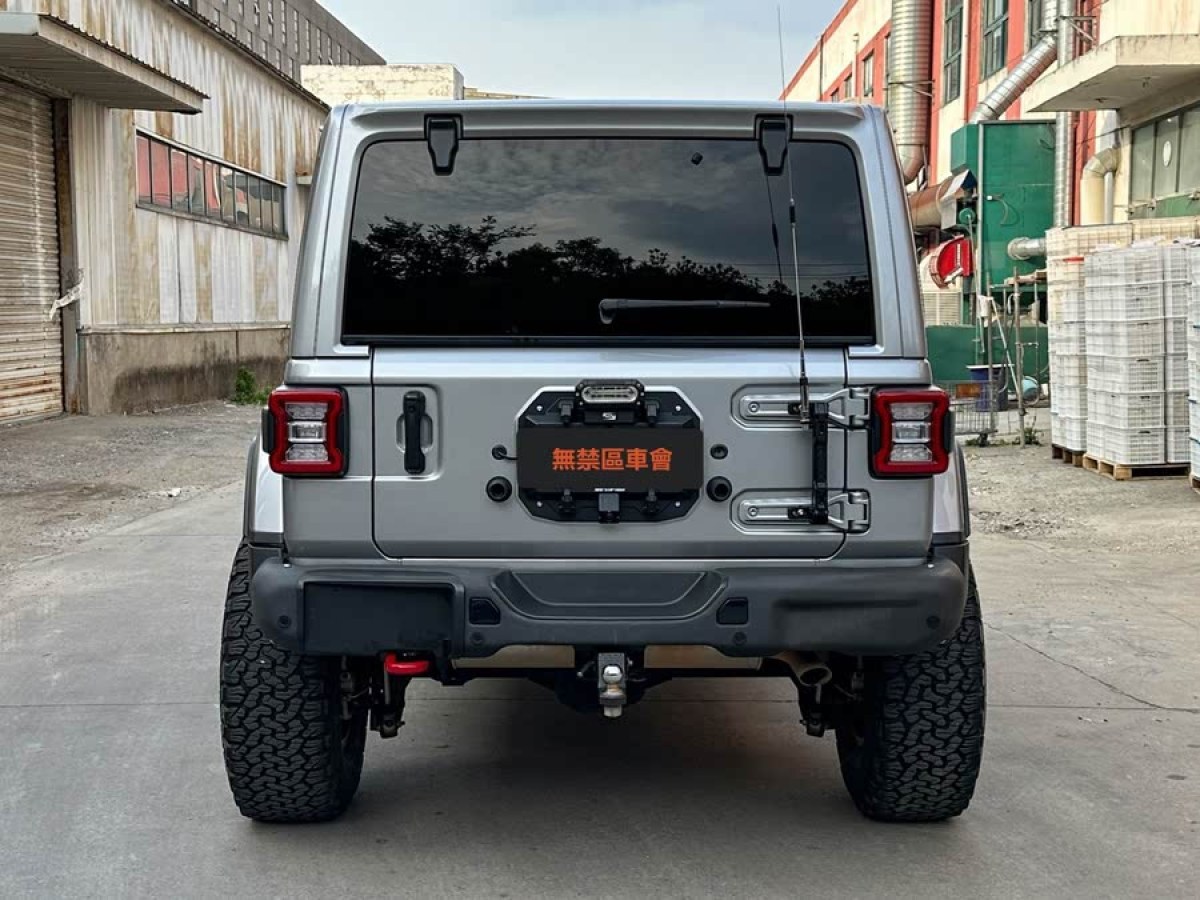 Jeep 牧馬人  2024款 2.0T 羅賓漢四門版圖片