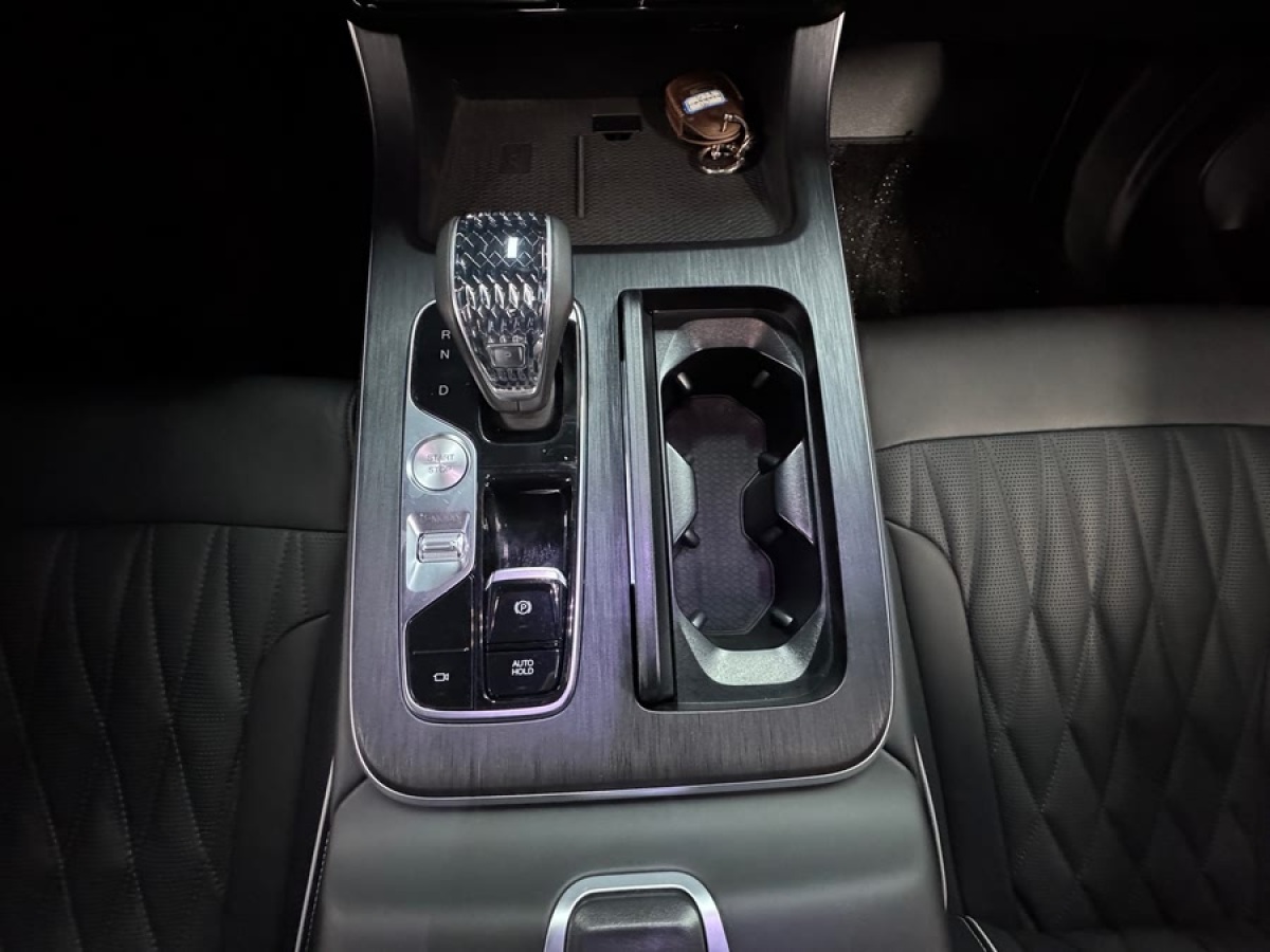 廣汽傳祺 GS8  2022款 領(lǐng)航系列 2.0TGDI 兩驅(qū)豪華智聯(lián)版（七座）圖片
