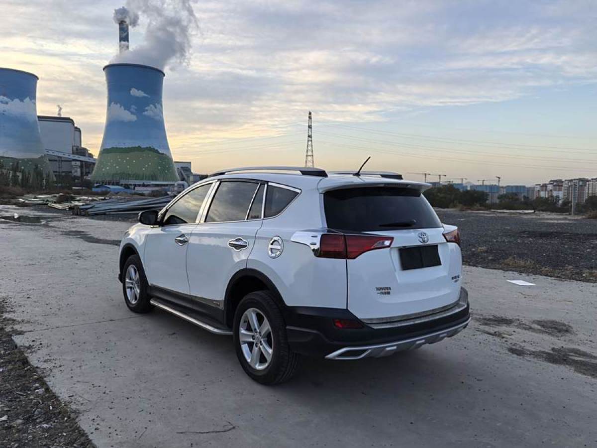 豐田 RAV4榮放  2013款 2.0L CVT四驅(qū)風(fēng)尚版圖片