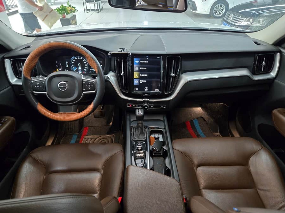 沃爾沃 XC60  2019款  T5 四驅(qū)智逸版 國(guó)VI圖片