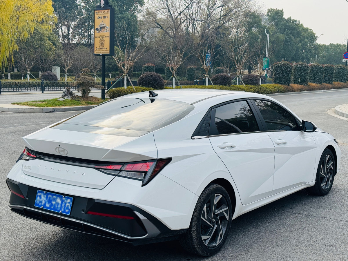 現(xiàn)代 伊蘭特  2023款 1.5L CVT GLX精英版圖片