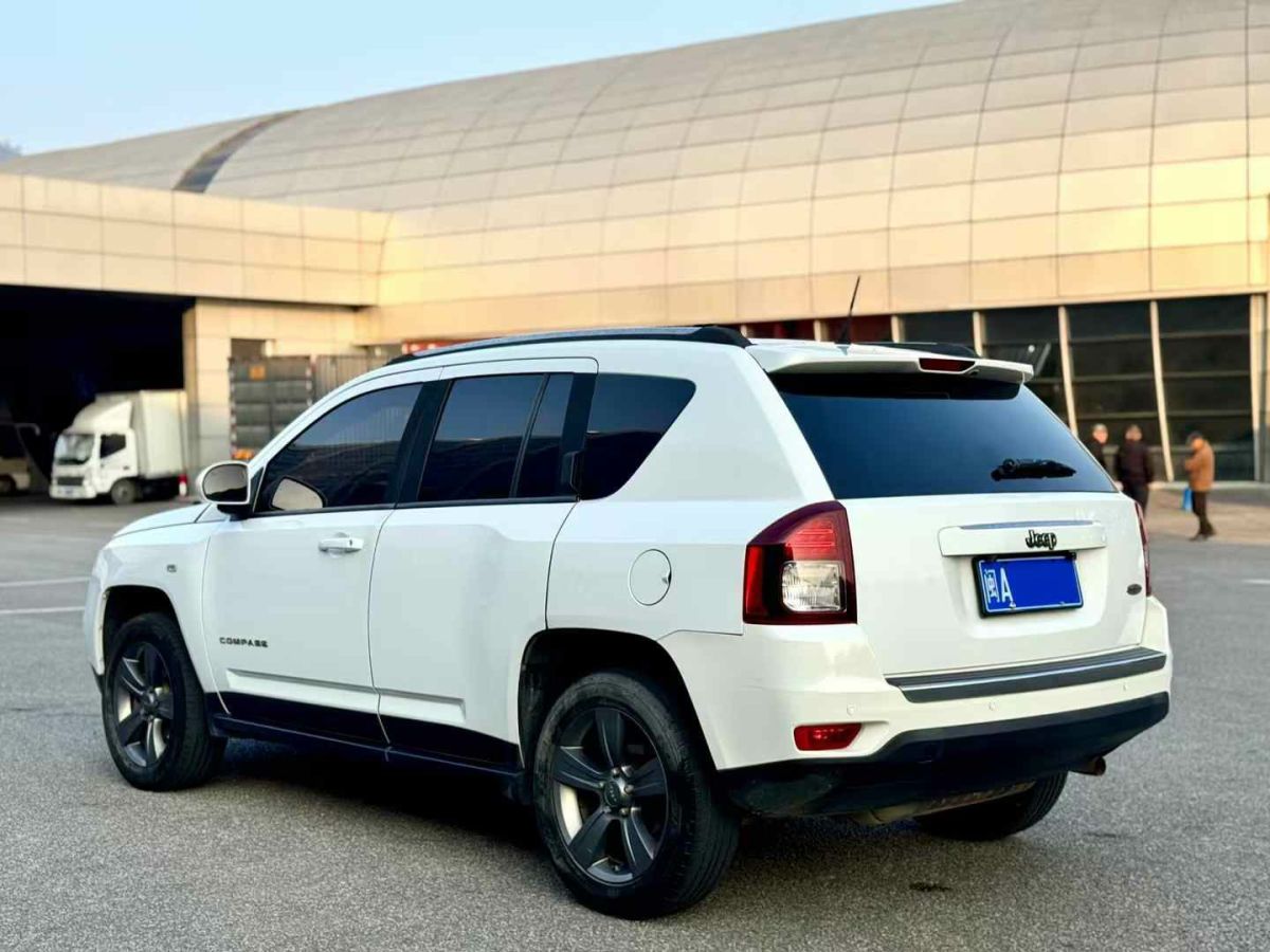 Jeep 指南者  2015款 2.0L 兩驅(qū)豪華版圖片